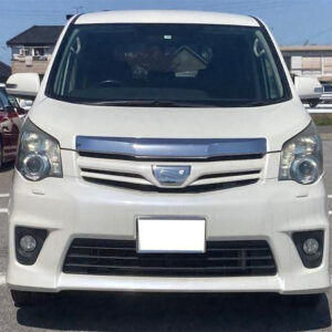 Toyota Noah 2011